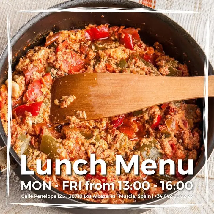 Ven a disfrutar de nuestro menú del día de lunes a viernes 👨‍🍳