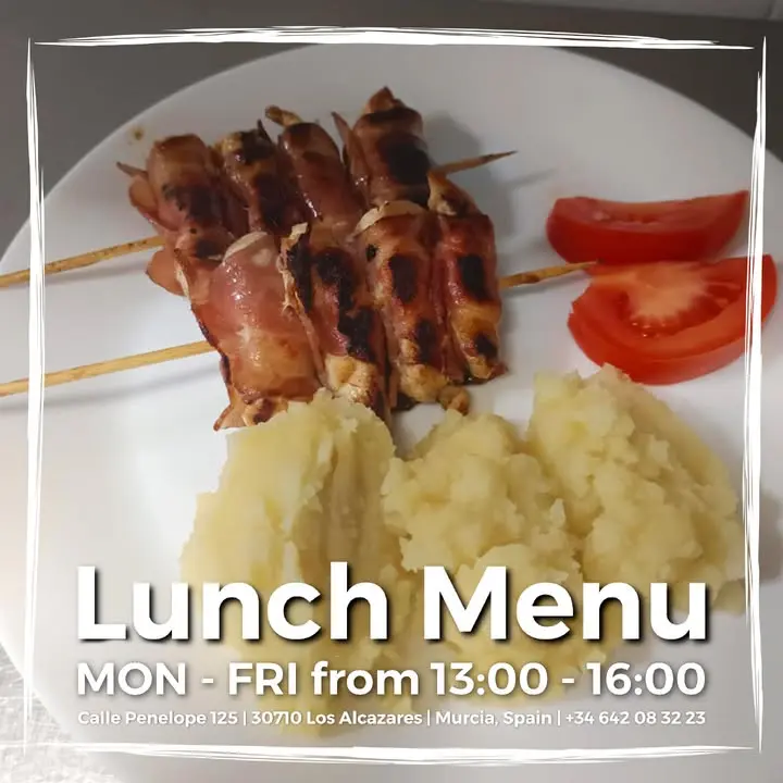 Ven a disfrutar de nuestro menú del día de lunes a viernes 👨🍳