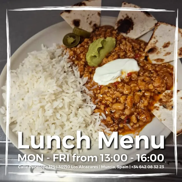 Ven a disfrutar de nuestro menú del día de lunes a viernes 👨🍳