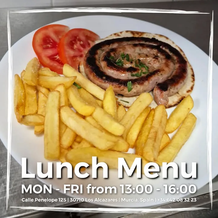 Ven a disfrutar de nuestro menú del día de lunes a viernes 👨‍🍳