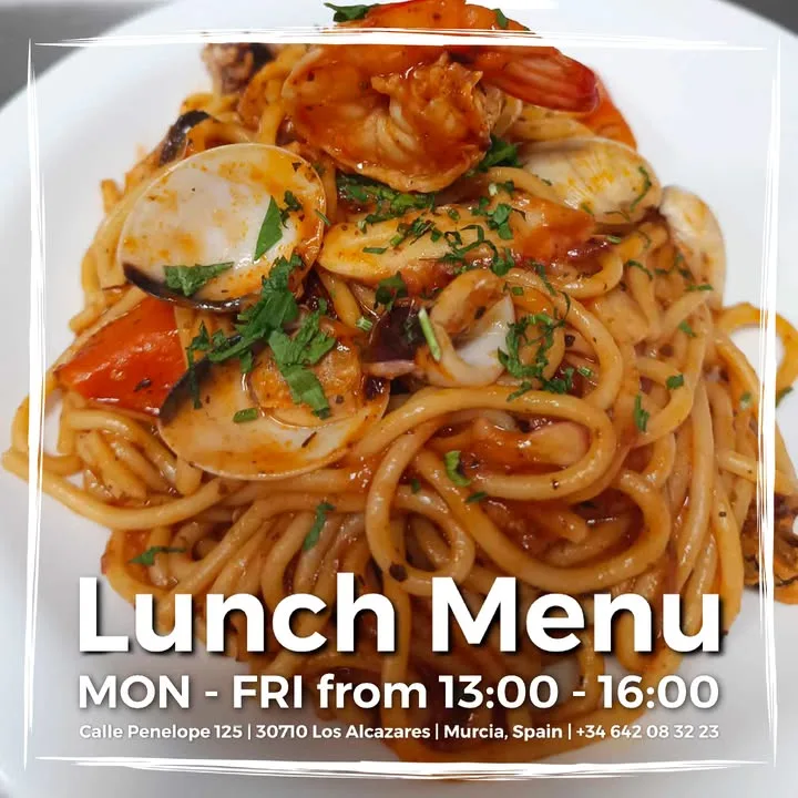 Ven a disfrutar de nuestro menú del día de lunes a viernes 👨‍🍳