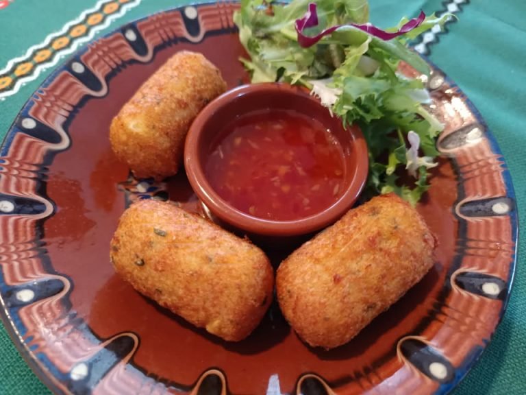Ven a disfrutar de nuestro menú del día de lunes a viernes 👨‍🍳