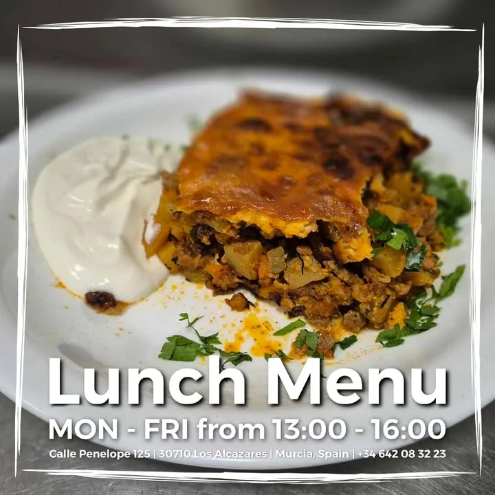 Ven a disfrutar de nuestro menú del día de lunes a viernes 👨‍🍳