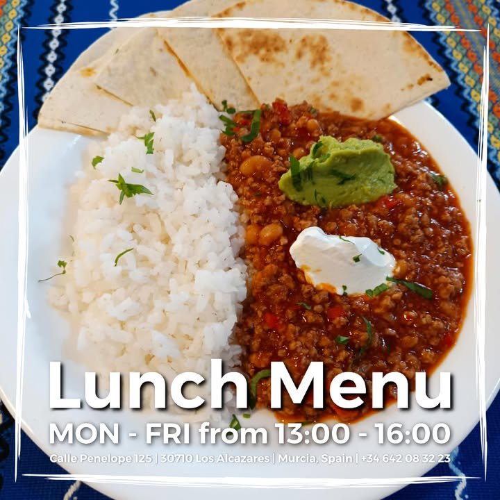 Ven a disfrutar de nuestro menú del día de lunes a viernes 👨‍🍳