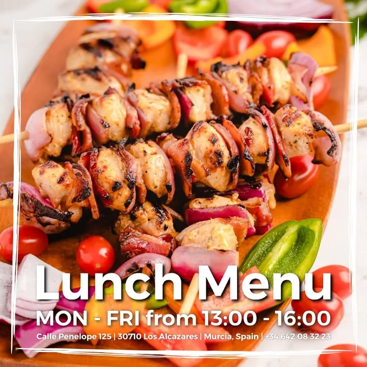 Ven a disfrutar de nuestro menú del día de lunes a viernes 👨‍🍳