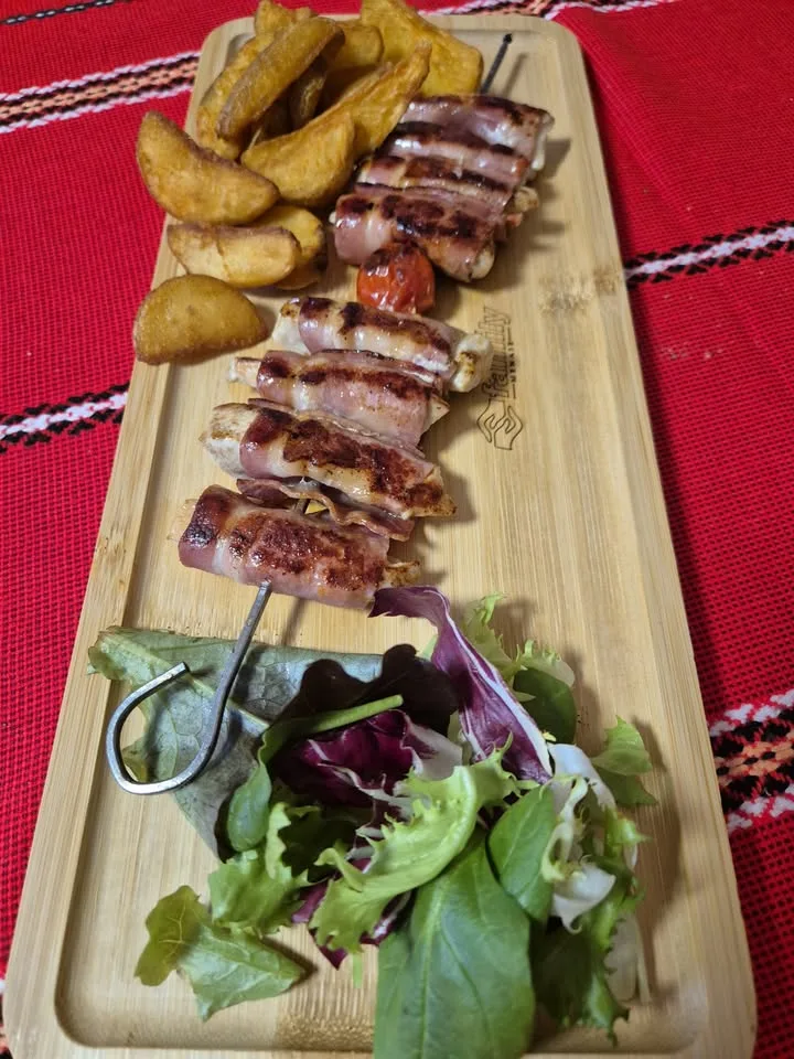 Ven a disfrutar de nuestro menú del día de lunes a viernes 👨‍🍳
