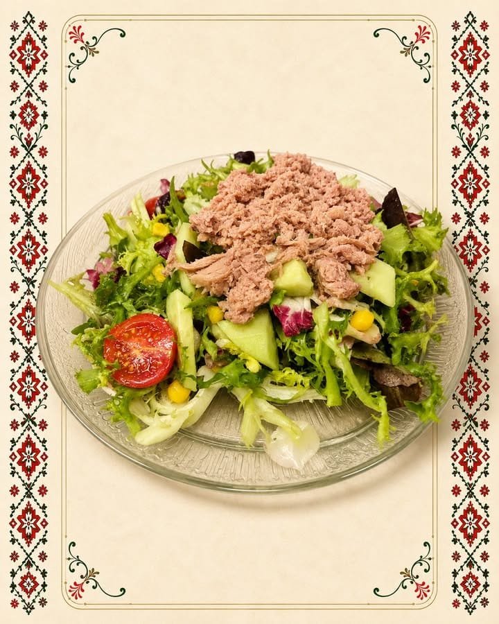🥗 Mix salad with tuna fish – fresh starter from our Menu del día!